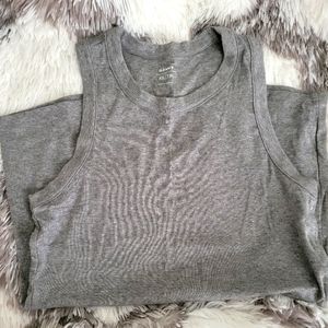 Fitted gray tank